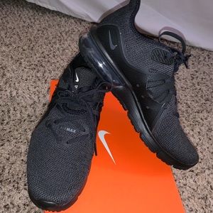 Nike Air Max women’s 9.5
